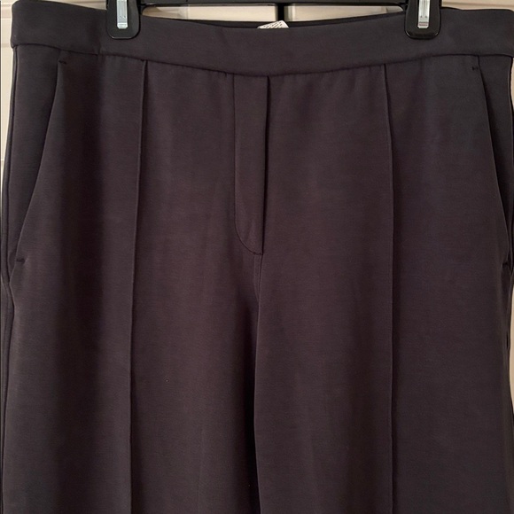 Lululemon Softstreme Pintuck Mid-Rise Pant - Black - Picture 3 of 9